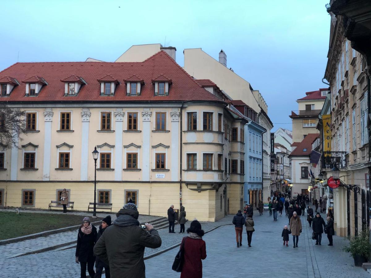 Pleasant Apartment Under The Bratislava Castle Exteriör bild