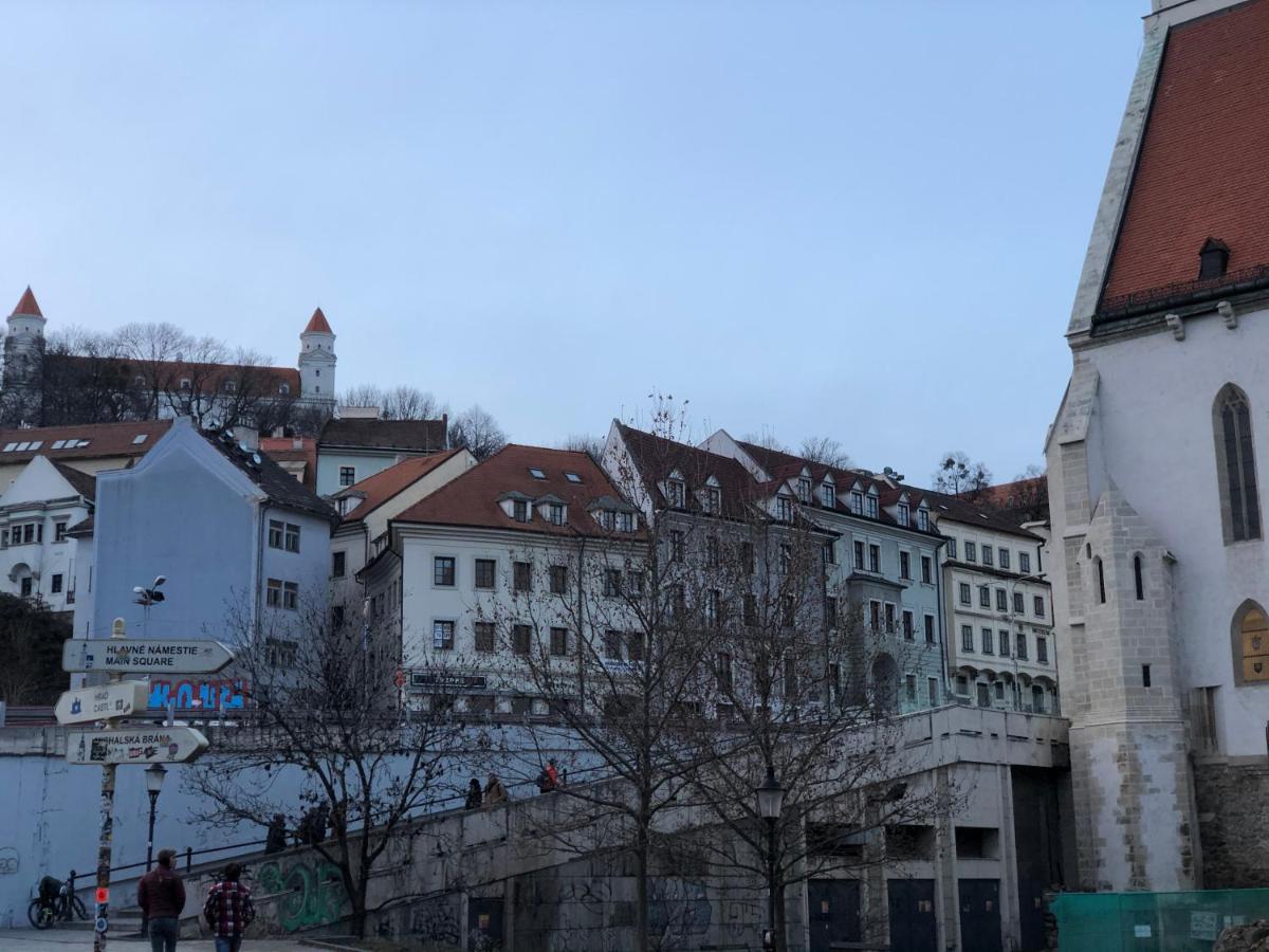 Pleasant Apartment Under The Bratislava Castle Exteriör bild