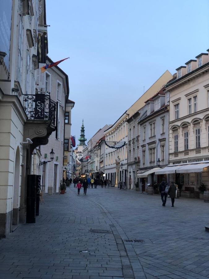 Pleasant Apartment Under The Bratislava Castle Exteriör bild
